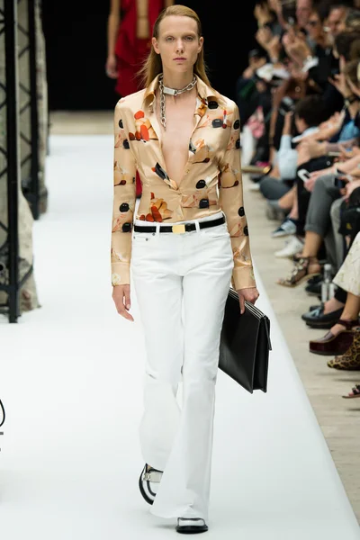 Look 10